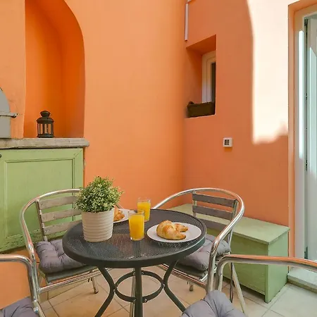 By Irundo 아파트 로비니