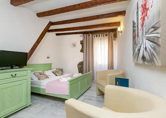 By Irundo * ロヴィニ