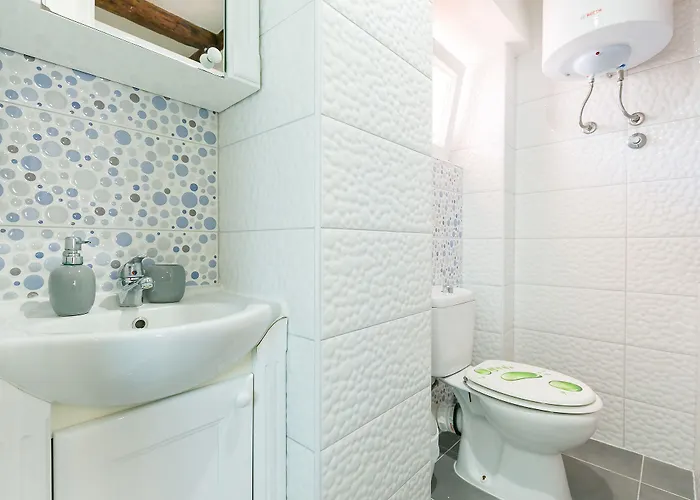 By Irundo * Ρόβινι